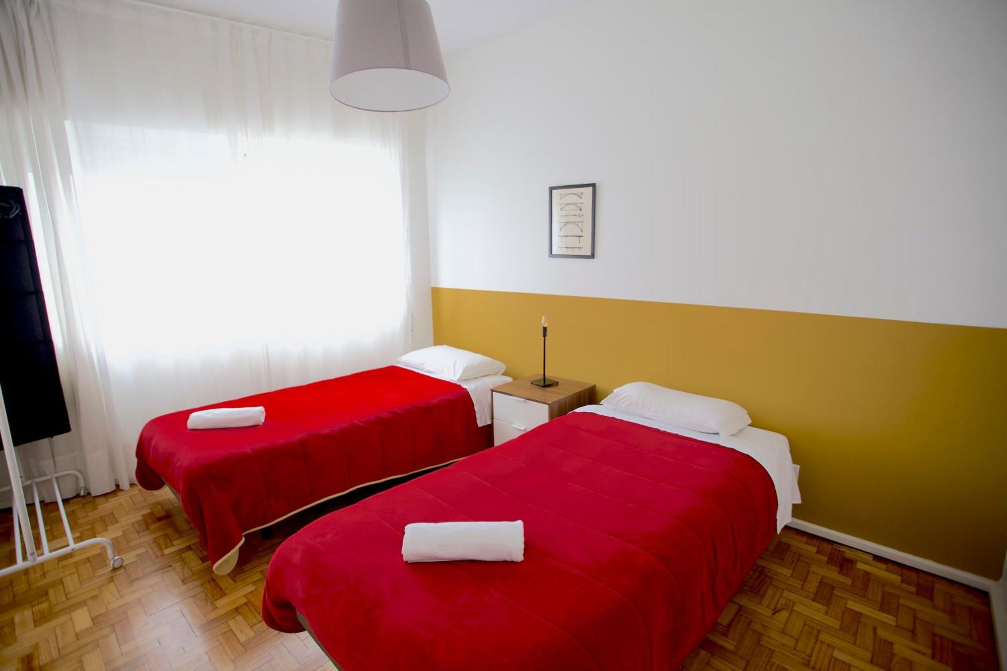 Downtown 3 Bedroom With Balcony - Quiet Street - Family Friendly - Groups OOporto Exteriör bild